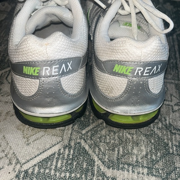 Nike women’s Reax White and Gray Sneakers with Lime Green Details size 8 - Picture 6 of 7